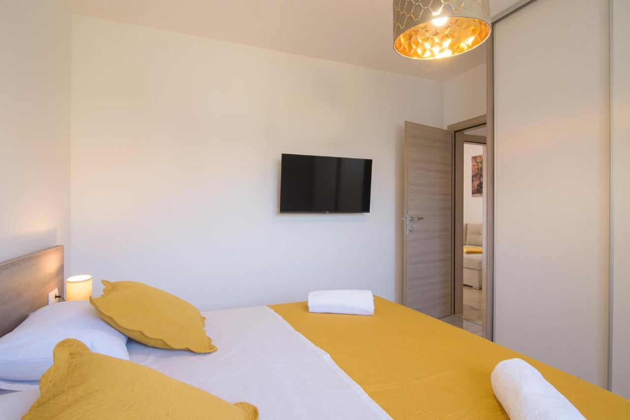 Villa Barbara & Zoran With Heated Swimming Pool Seget Vranjica Exterior foto