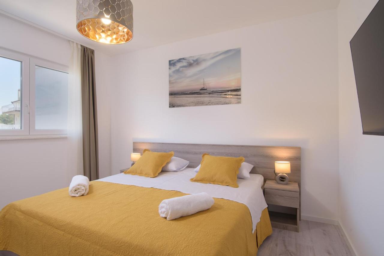 Villa Barbara & Zoran With Heated Swimming Pool Seget Vranjica Exterior foto