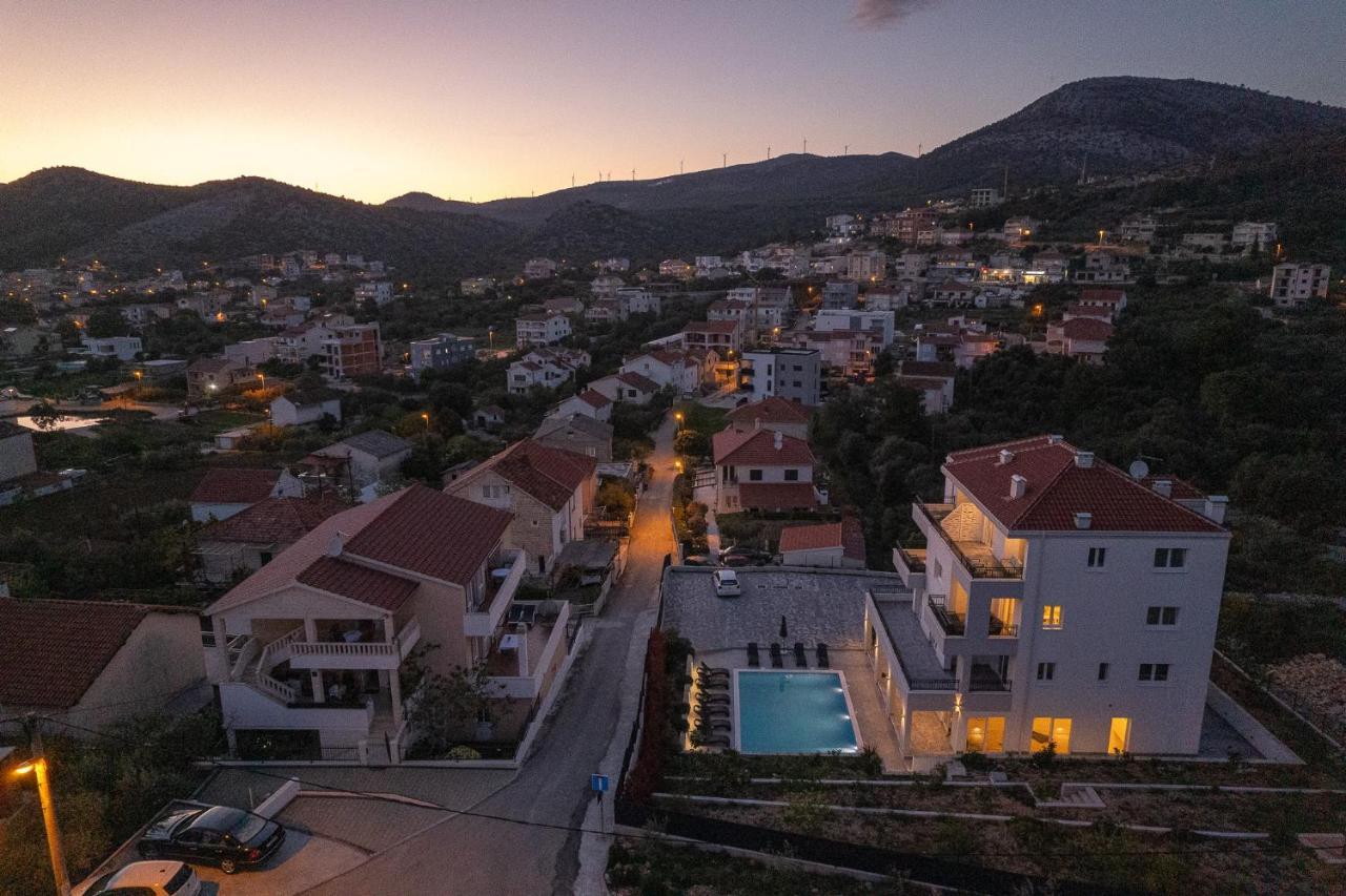 Villa Barbara & Zoran With Heated Swimming Pool Seget Vranjica Exterior foto