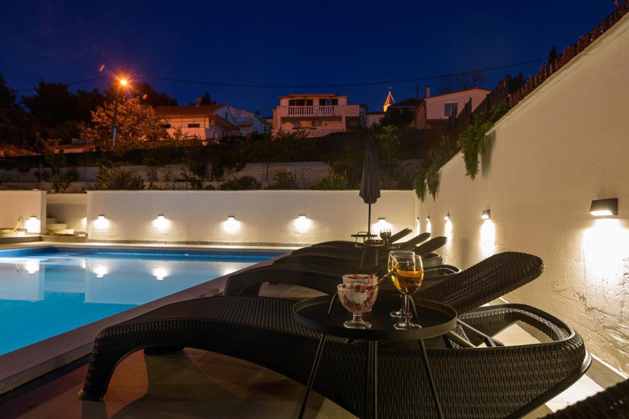 Villa Barbara & Zoran With Heated Swimming Pool Seget Vranjica Exterior foto