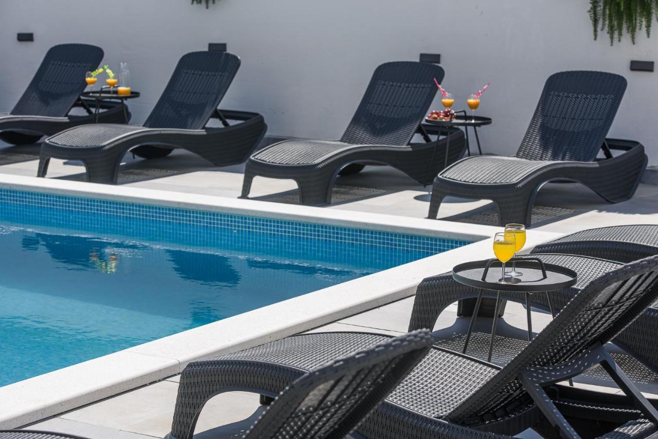 Villa Barbara & Zoran With Heated Swimming Pool Seget Vranjica Exterior foto