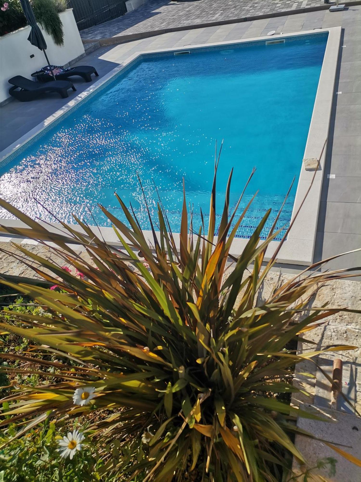 Villa Barbara & Zoran With Heated Swimming Pool Seget Vranjica Exterior foto