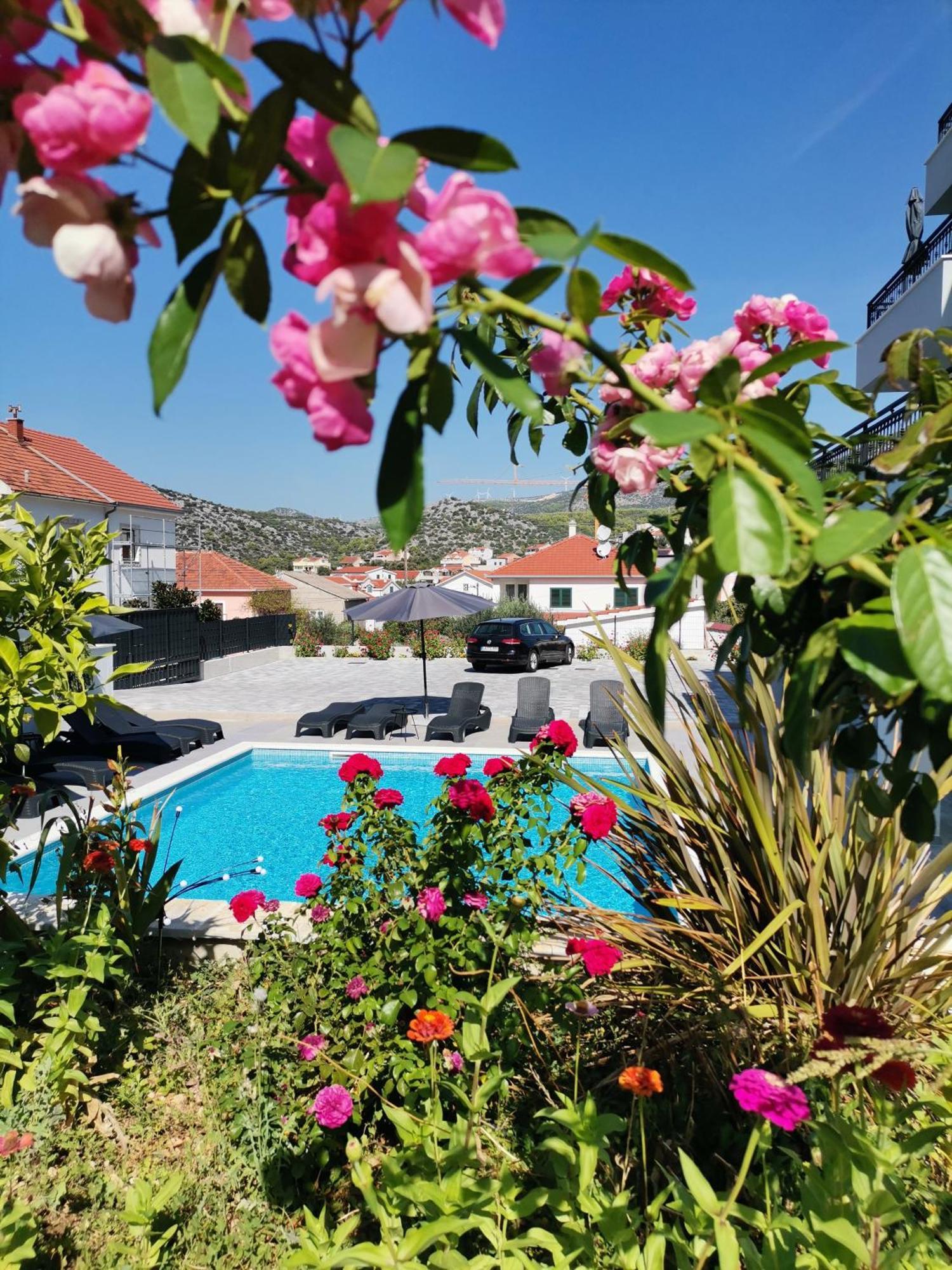 Villa Barbara & Zoran With Heated Swimming Pool Seget Vranjica Exterior foto