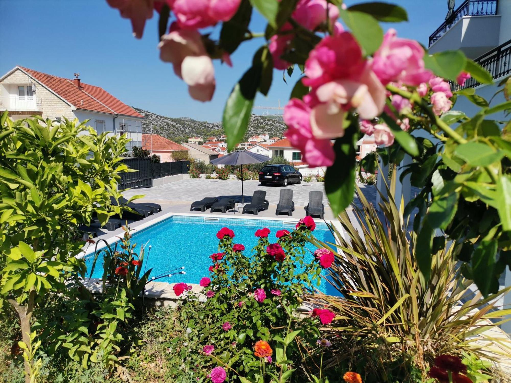 Villa Barbara & Zoran With Heated Swimming Pool Seget Vranjica Exterior foto